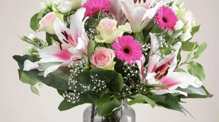 Sites to buy and send flowers for international delivery 2025