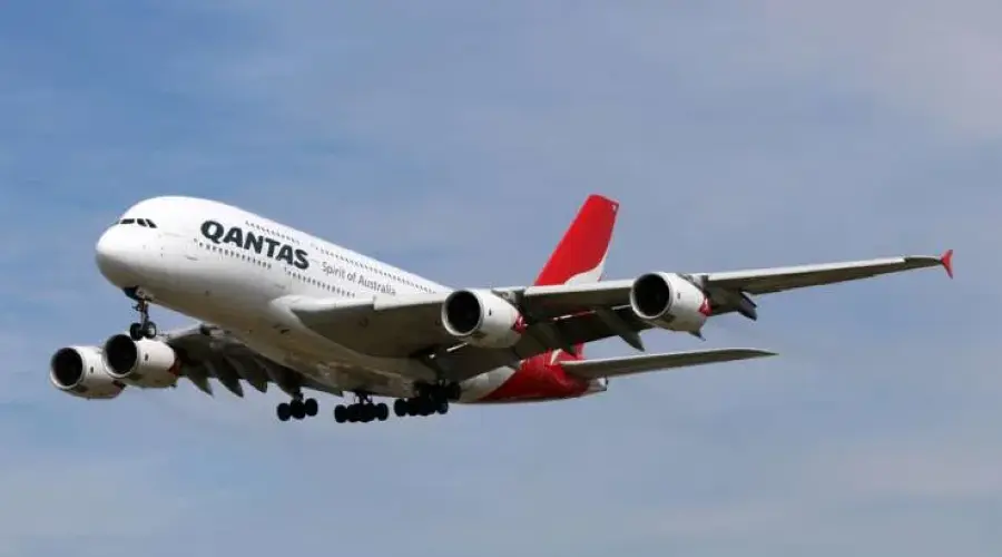 QantasLondon_Shutterstock738