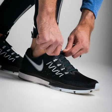 Image: Sportitude Instagram Man lacing up sneakers