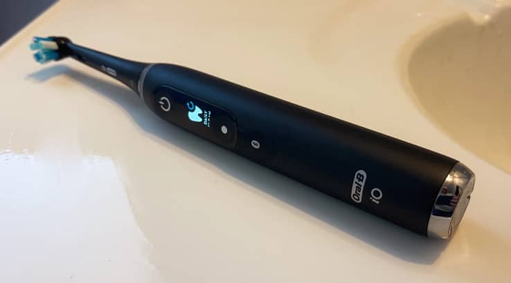 Image: Finder Oral-B iO9 Electric Toothbrush