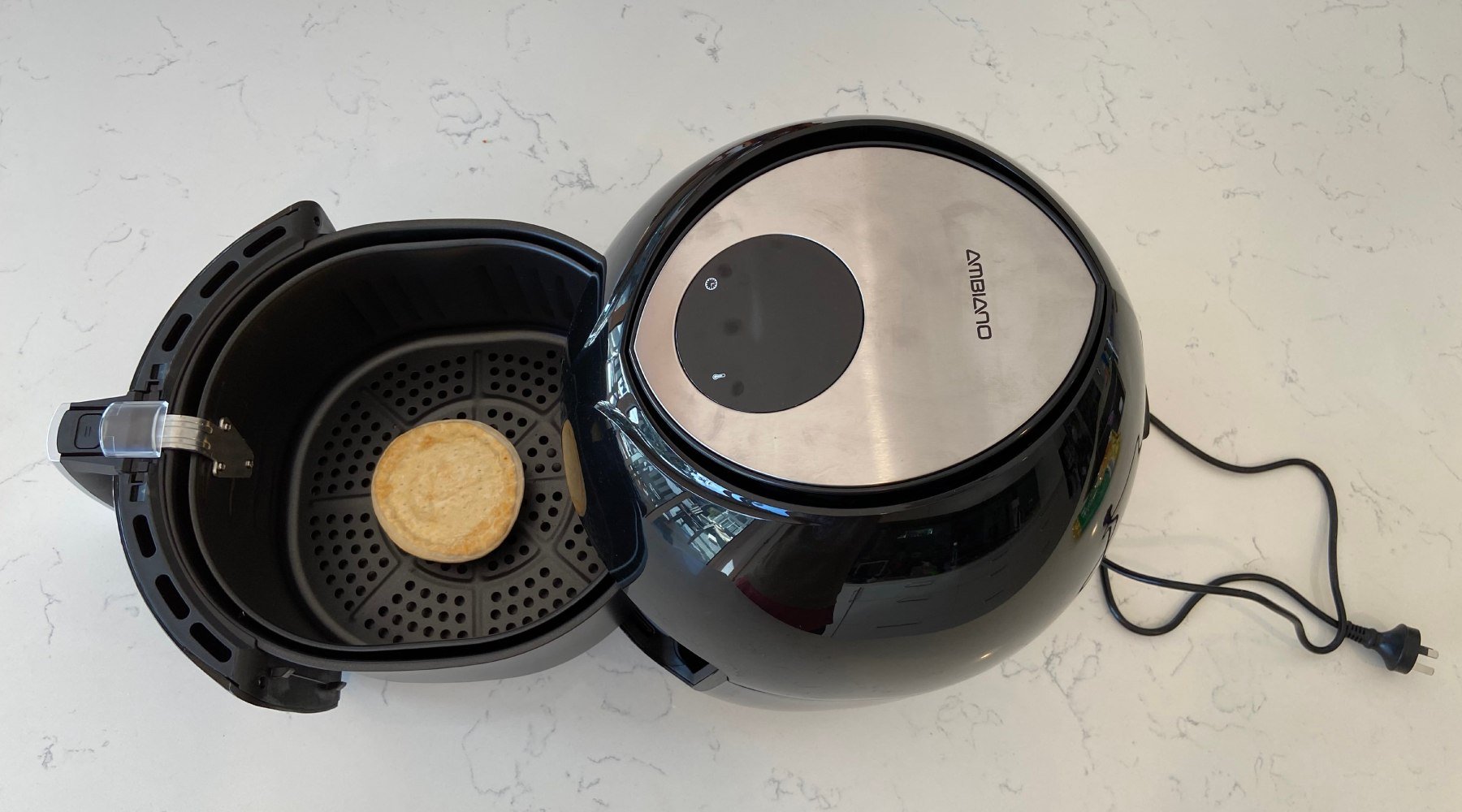 Image: Finder Aldi 8L Ambiano Air Fryer