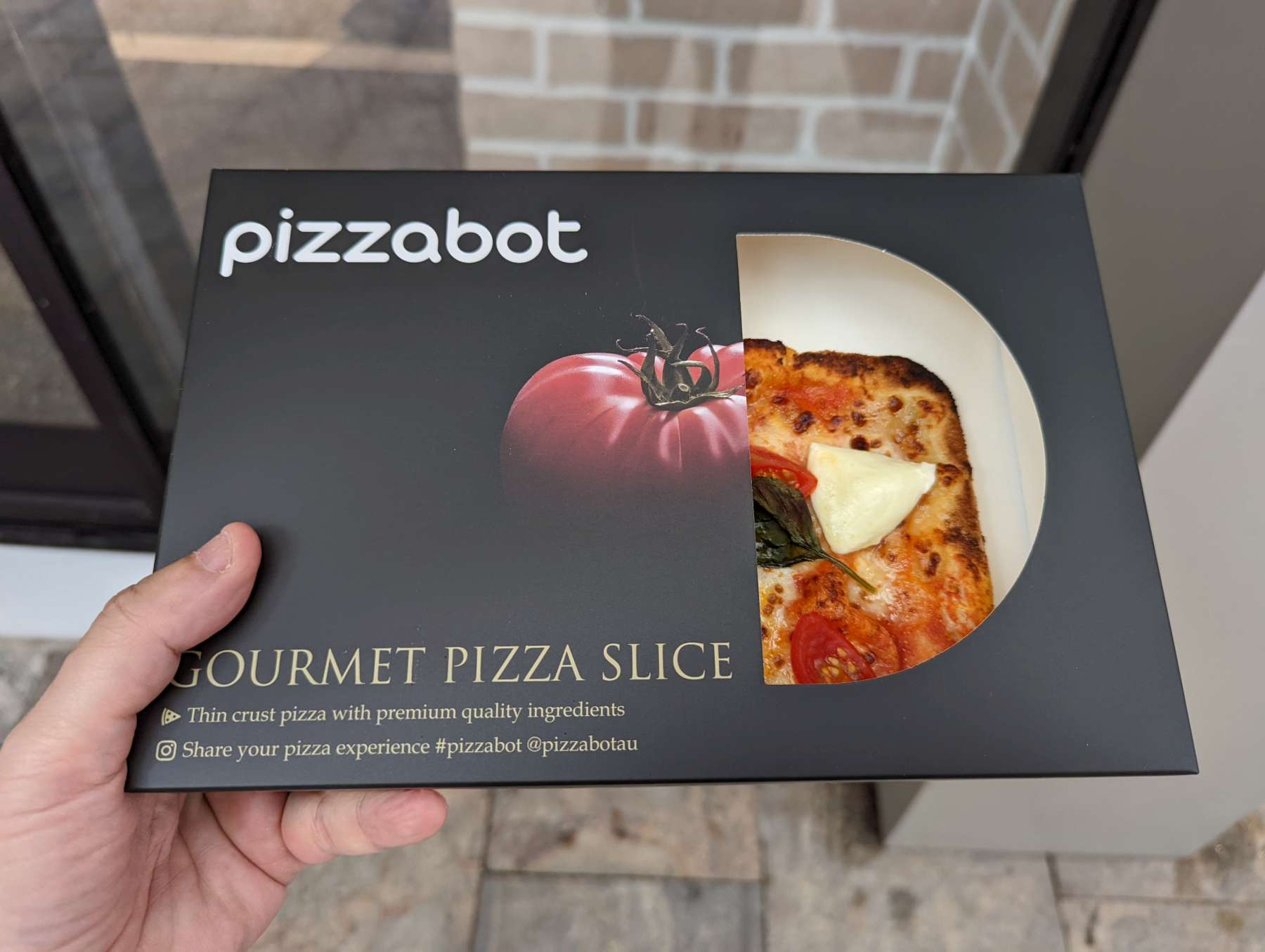 Pizzabot pizza fresh from the machine