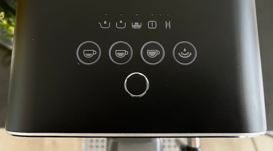 Image: Alice Clarke/Finder Smeg BCC02 Automatic Coffee Machine review