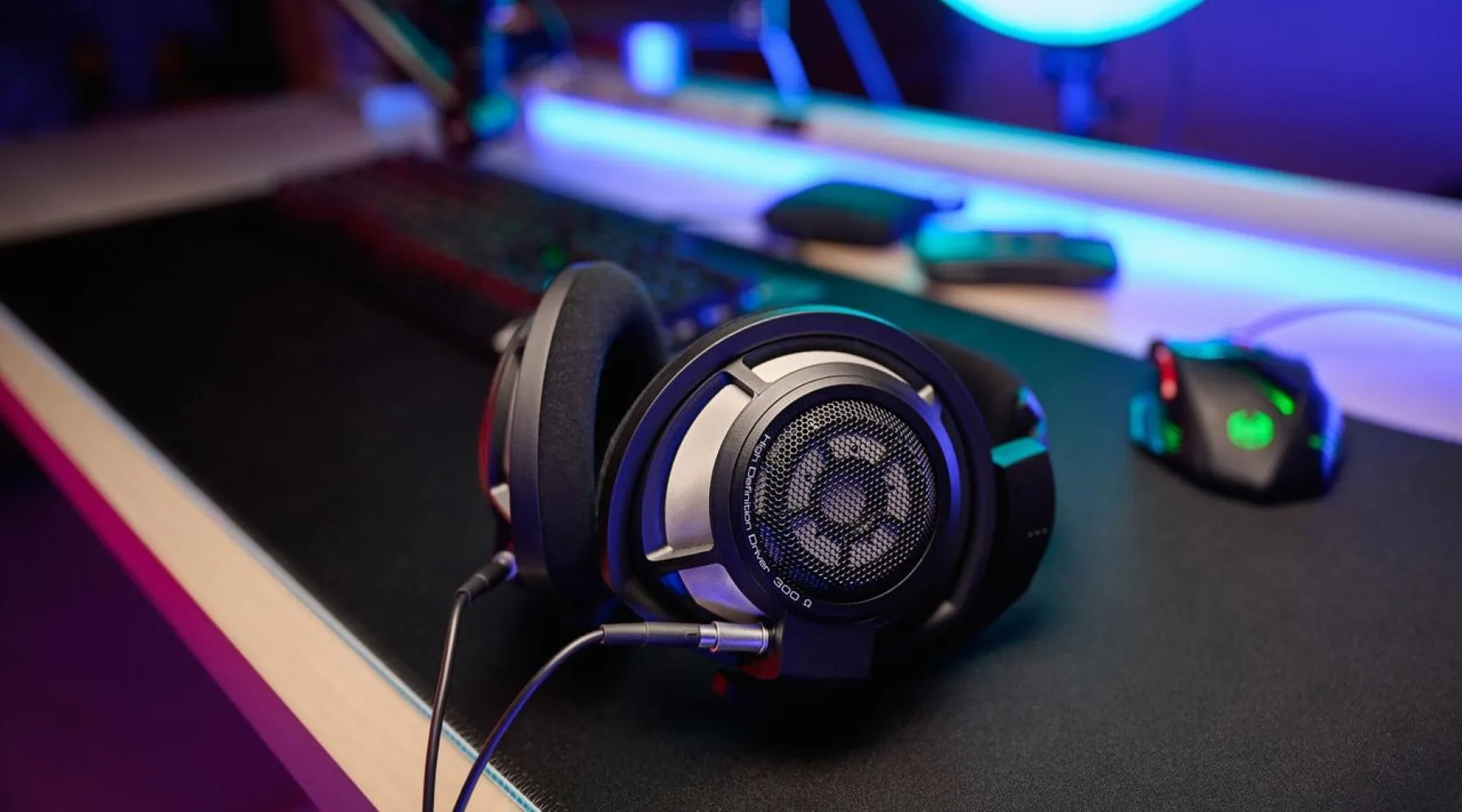 HD_800S_Mood_Shot_PKF1037_1800x1000