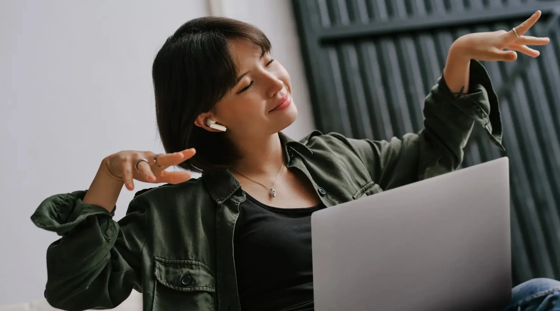 Sennheiser_Main_Pic_EOFY_Supplied_1800x1000