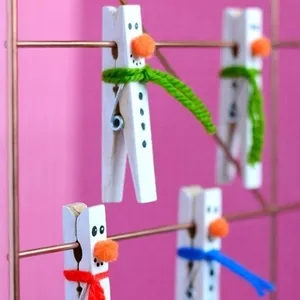 Snowman clothespins from Tempojunto on Etsy
